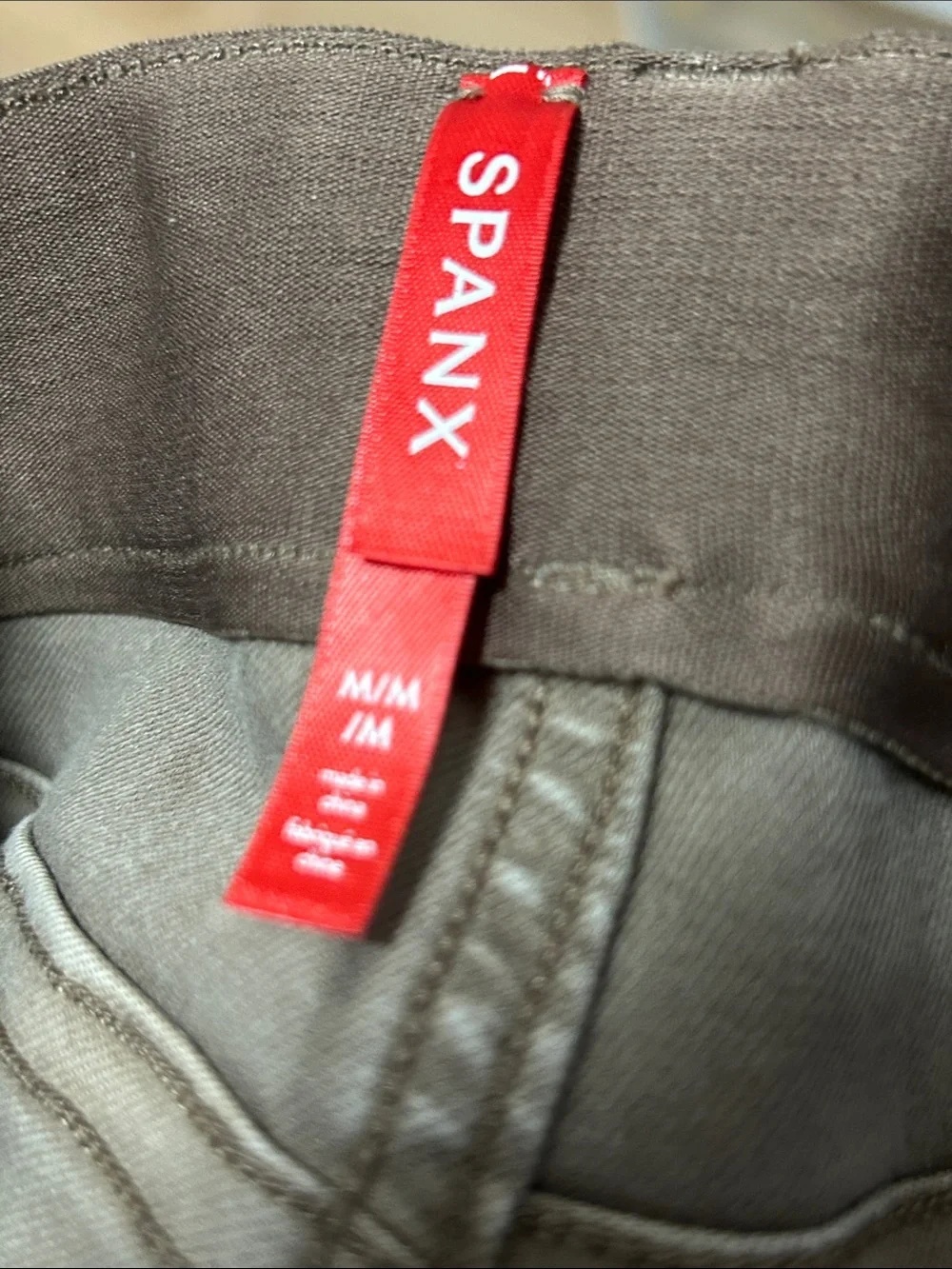 Spanx Stretch Twill 6” Slimming Pull-On Taupe Tan Shorts Size Medium - Picture 5 of 6